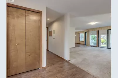 2328 NE 156th Pl, Portland, OR 97230 - Photo 5