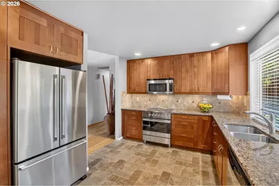 10690 SW Fairhaven St, Portland, OR 97223 - Photo 11