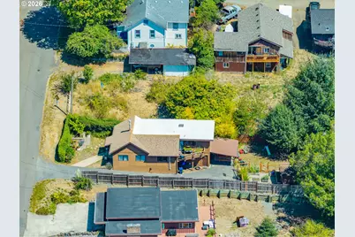 558 N Elliott St, Coquille, OR 97423 - Photo 37