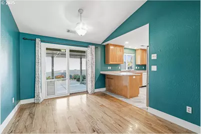 1243 Shafer Ln, Medford, OR 97501 - Photo 15