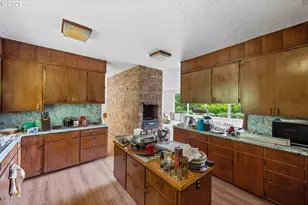 67118 W Westview Rd, North Bend, OR 97459 - Photo 13