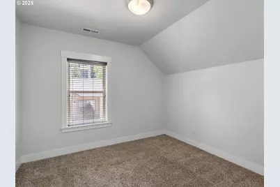 1018 SW Halsey St, Troutdale, OR 97060 - Photo 33