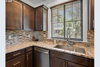 1018 SW Halsey St, Troutdale, OR 97060 - Photo 9