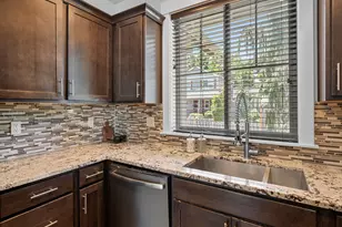 1018 SW Halsey St, Troutdale, OR 97060 - Photo 9