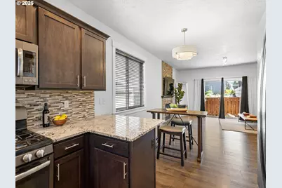 1018 SW Halsey St, Troutdale, OR 97060 - Photo 5