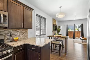 1018 SW Halsey St, Troutdale, OR 97060 - Photo 5