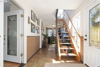 584 N Tomahawk Island Dr, Portland, OR 97217 - Photo 5