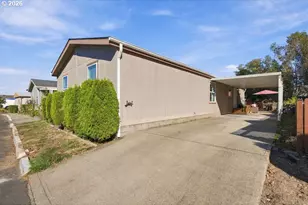 823 SW Williamsburg Way, Beaverton, OR 97006 - Photo 3