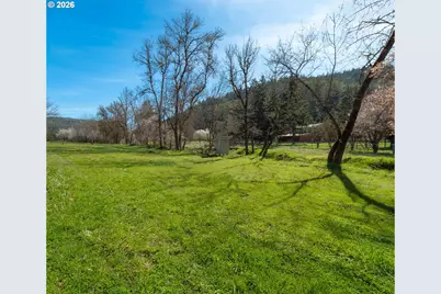 238 Ball Ln, Riddle, OR 97469 - Photo 27