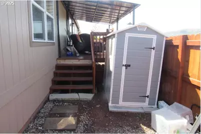 225 Nestucca Ln, Roseburg, OR 97471 - Photo 15