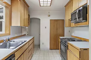 6126 NE 36th Ave, Portland, OR 97211 - Photo 9