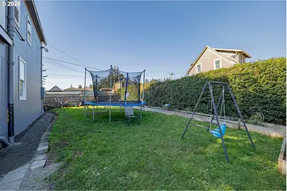 1541 Union, North Bend, OR 97459 - Photo 23
