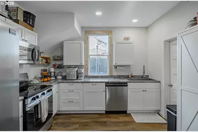 1541 Union, North Bend, OR 97459 - Photo 3