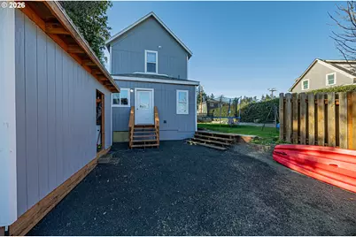 1541 Union, North Bend, OR 97459 - Photo 33