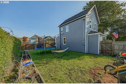 1541 Union, North Bend, OR 97459 - Photo 25