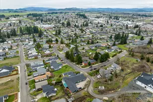 805 Queens Ave, Creswell, OR 97426 - Photo 41