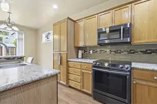979 SE Roundelay St, Hillsboro, OR 97123 - Photo 7