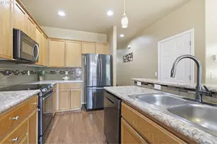 979 SE Roundelay St, Hillsboro, OR 97123 - Photo 9