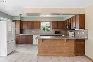 13717 SE Mill St, Portland, OR 97233 - Photo 11