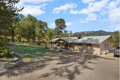 2925 Cleveland Hill Rd, Roseburg, OR 97471 - Photo 3