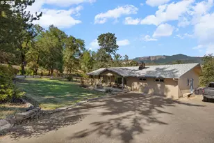 2925 Cleveland Hill Rd, Roseburg, OR 97471 - Photo 3