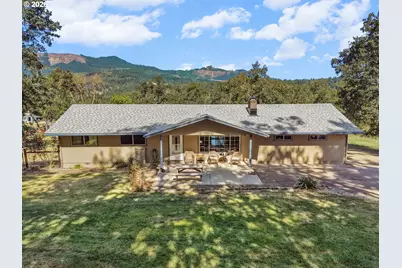 2925 Cleveland Hill Rd, Roseburg, OR 97471 - Photo 1