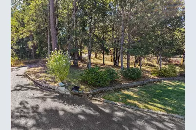 2925 Cleveland Hill Rd, Roseburg, OR 97471 - Photo 5
