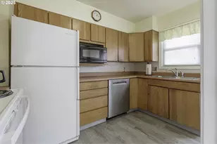 1216 NE 80th Ave, Portland, OR 97213 - Photo 13