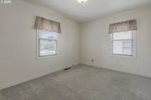 1216 NE 80th Ave, Portland, OR 97213 - Photo 17