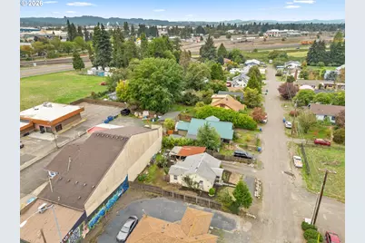 102 Holeman Ave, Eugene, OR 97404 - Photo 9