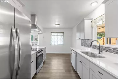 169 W Hazel St, Roseburg, OR 97471 - Photo 17