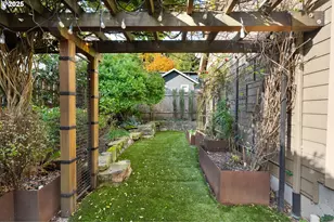 5801 S Kelly Ave, Portland, OR 97239 - Photo 33