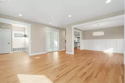 5801 S Kelly Ave, Portland, OR 97239 - Photo 9