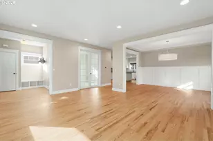 5801 S Kelly Ave, Portland, OR 97239 - Photo 9