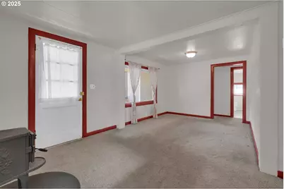 47563 Union St, Oakridge, OR 97463 - Photo 5