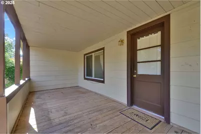 47563 Union St, Oakridge, OR 97463 - Photo 3