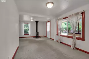 47563 Union St, Oakridge, OR 97463 - Photo 7