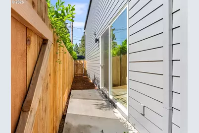 9215 N Seneca St, Portland, OR 97203 - Photo 15