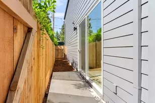9215 N Seneca St, Portland, OR 97203 - Photo 15