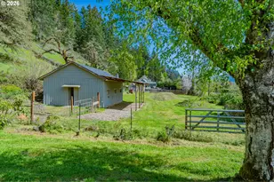 35271 McKenzie View Dr, Springfield, OR 97478 - Photo 3