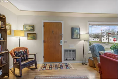 408 SW Chapman St, Sheridan, OR 97378 - Photo 3