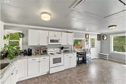 1040 Jefferson St, Coos Bay, OR 97420 - Photo 5