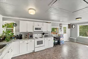 1040 Jefferson St, Coos Bay, OR 97420 - Photo 5