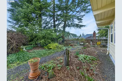 4833 SW Buddington St, Portland, OR 97219 - Photo 3
