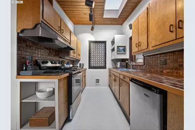 4833 SW Buddington St, Portland, OR 97219 - Photo 9