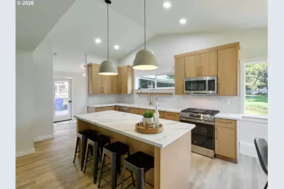 7911 SE Sunnyside Dr, Milwaukie, OR 97222 - Photo 9