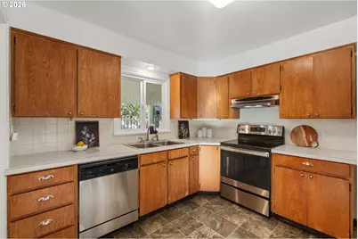 7821 SW Greenwood Dr, Portland, OR 97223 - Photo 13