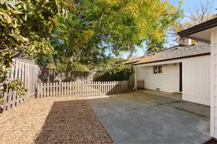 7821 SW Greenwood Dr, Portland, OR 97223 - Photo 33