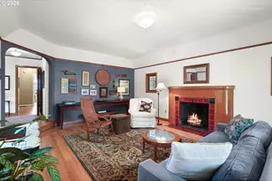 608 NE Floral Pl, Portland, OR 97232 - Photo 9