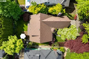 608 NE Floral Pl, Portland, OR 97232 - Photo 35